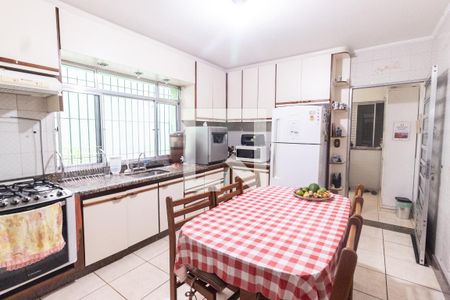 Casa à venda com 180m², 2 quartos e 2 vagasCozinha
