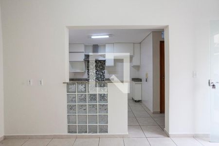 Sala de casa de condomínio para alugar com 2 quartos, 80m² em Vigilato Pereira, Uberlândia