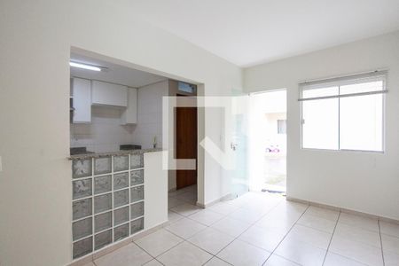 Sala de casa de condomínio para alugar com 2 quartos, 80m² em Vigilato Pereira, Uberlândia