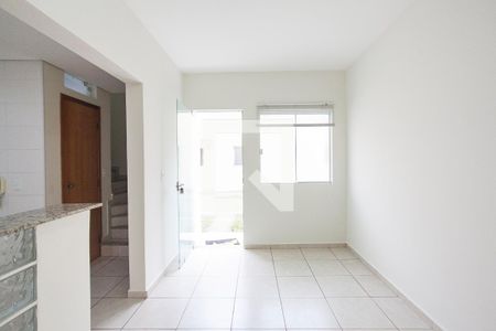 Sala de casa de condomínio para alugar com 2 quartos, 80m² em Vigilato Pereira, Uberlândia