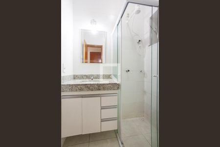 Casa de condomínio para alugar com 80m², 2 quartos e 1 vaga Casa de condomínio para alugar com 80m², 2 quartos e 1 vagaBanheiro da Suite 2