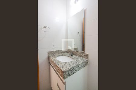 Casa de condomínio para alugar com 80m², 2 quartos e 1 vaga Casa de condomínio para alugar com 80m², 2 quartos e 1 vagaBanheiro da Suite 1