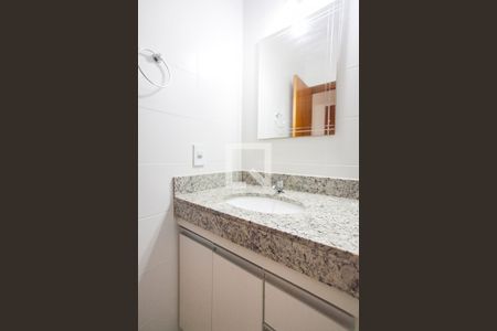 Casa de condomínio para alugar com 80m², 2 quartos e 1 vaga Casa de condomínio para alugar com 80m², 2 quartos e 1 vagaBanheiro da Suite 2