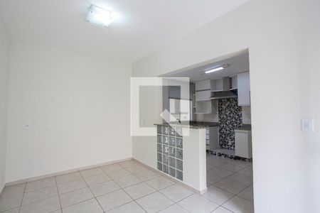 Sala de casa de condomínio para alugar com 2 quartos, 80m² em Vigilato Pereira, Uberlândia