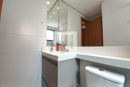 Banheiro de apartamento à venda com 2 quartos, 67m² em Vila Nova, Campinas