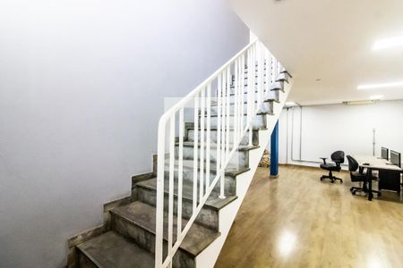 Casa à venda com 250m², 5 quartos e 9 vagasEscada