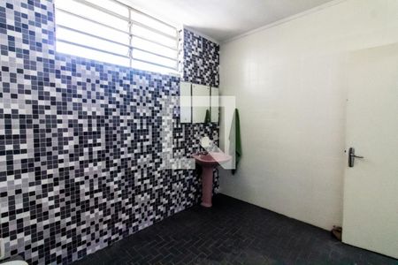 Casa à venda com 250m², 5 quartos e 9 vagasBanheiro da Suíte Quarto 1