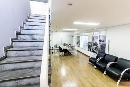 Casa à venda com 250m², 5 quartos e 9 vagasSala