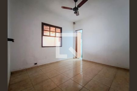Casa à venda com 240m², 5 quartos e 2 vagasSuíte