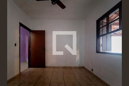 Casa à venda com 240m², 5 quartos e 2 vagasSuíte