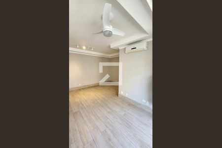 Detalhe Sala de apartamento para alugar com 2 quartos, 80m² em Gonzaga, Santos