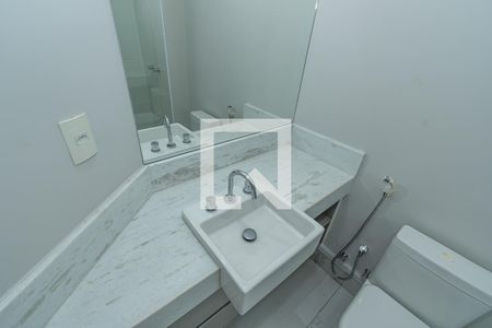 Apartamento à venda com 217m², 4 quartos e 4 vagasDetalhe Banheiro da Suíte 2