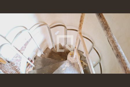 Casa para alugar com 74m², 2 quartos e 1 vagaEscada