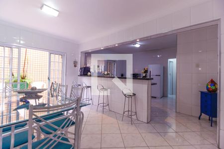 Casa à venda com 370m², 3 quartos e 5 vagasCozinha 