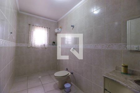 Casa à venda com 370m², 3 quartos e 5 vagasBanheiro Quarto 2 