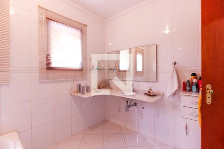 Casa à venda com 370m², 3 quartos e 5 vagasBanheiro do Quarto 1 