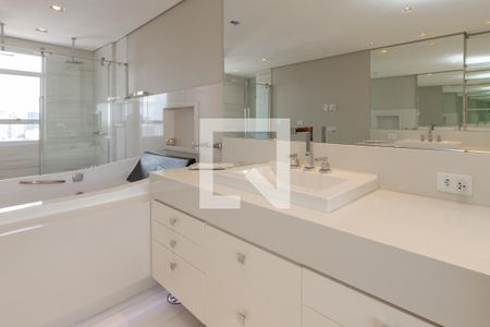 Apartamento à venda com 380m², 4 quartos e 3 vagasBanheiro da Suite Master