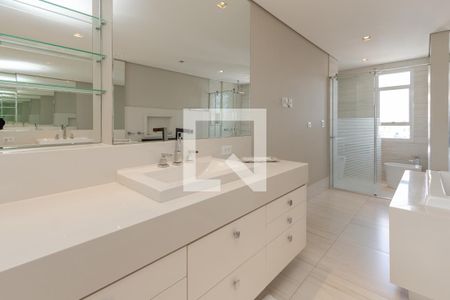 Apartamento à venda com 380m², 4 quartos e 3 vagasBanheiro da Suite Master