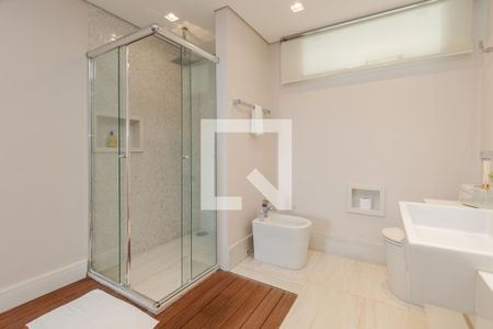 Apartamento à venda com 380m², 4 quartos e 3 vagasBanheiro da Suíte 1