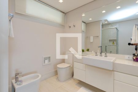 Apartamento à venda com 380m², 4 quartos e 3 vagasBanheiro da Suíte 1