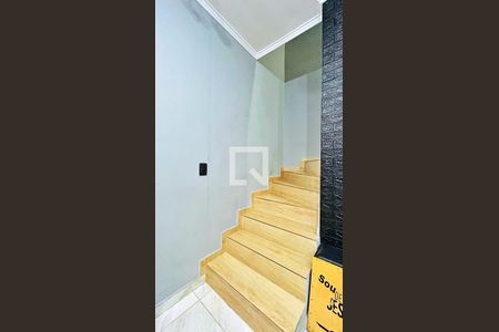 Escada de casa para alugar com 2 quartos, 123m² em Jardim Santa Cecilia, Guarulhos