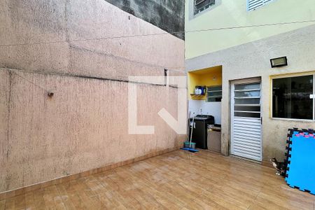 Casa à venda com 82m², 2 quartos e 2 vagasQuintal