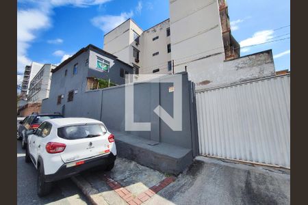 Casa à venda com 212m², 2 quartos e 2 vagas Casa à venda com 212m², 2 quartos e 2 vagasFachada
