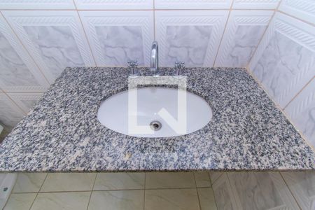 Banheiro de casa de condomínio para alugar com 1 quarto, 50m² em Vila Formosa, São Paulo