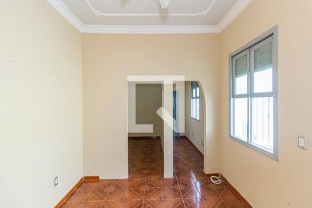 Sala de casa para alugar com 2 quartos, 250m² em Marechal Hermes, Rio de Janeiro