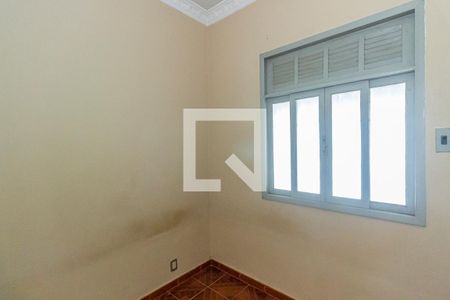 Quarto 1 de casa para alugar com 2 quartos, 250m² em Marechal Hermes, Rio de Janeiro