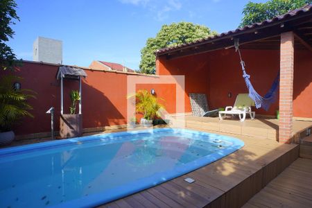 Casa à venda com 190m², 3 quartos e 3 vagas Casa à venda com 190m², 3 quartos e 3 vagasPiscina