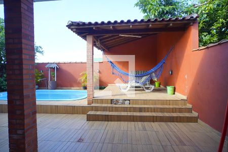 Casa à venda com 190m², 3 quartos e 3 vagas Casa à venda com 190m², 3 quartos e 3 vagasPátio