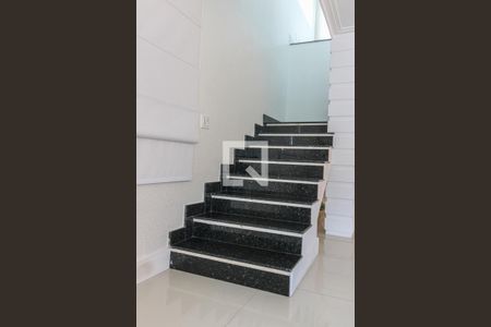 Escada de casa de condomínio para alugar com 4 quartos, 600m² em Recreio dos Bandeirantes, Rio de Janeiro