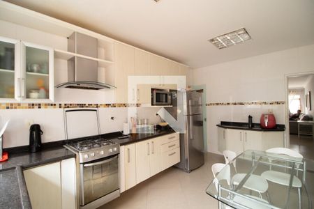 Casa à venda com 240m², 3 quartos e 3 vagasCozinha