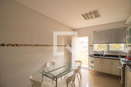 Casa à venda com 240m², 3 quartos e 3 vagasCozinha