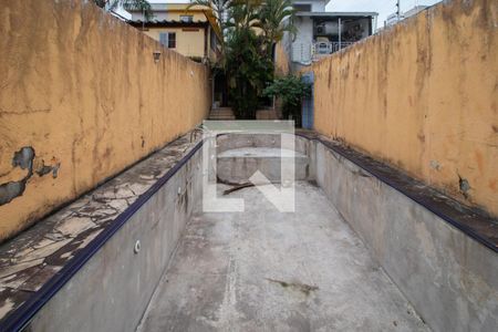 Casa à venda com 240m², 3 quartos e 3 vagasPiscina