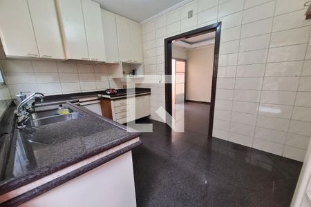 Casa à venda com 264m², 3 quartos e 3 vagas Casa à venda com 264m², 3 quartos e 3 vagasCozinha