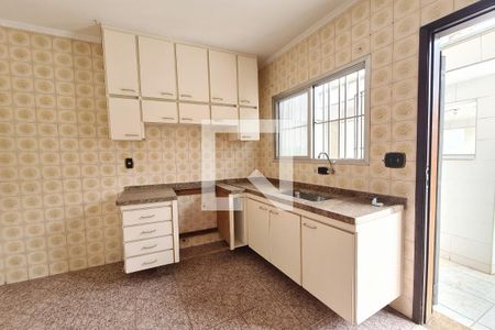 Casa à venda com 264m², 3 quartos e 3 vagas Casa à venda com 264m², 3 quartos e 3 vagasCozinha - casa do fundo