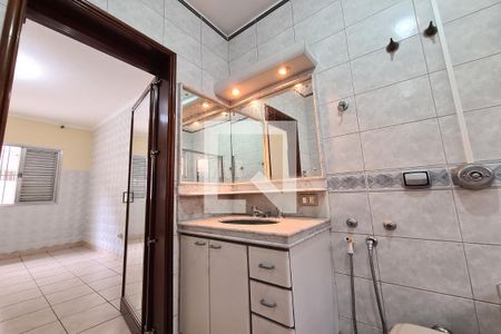 Banheiro da Suíte de casa à venda com 3 quartos, 264m² em Vila Rica, São Paulo