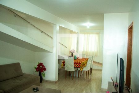 Sala de casa à venda com 4 quartos, 140m² em Piratininga, Belo Horizonte