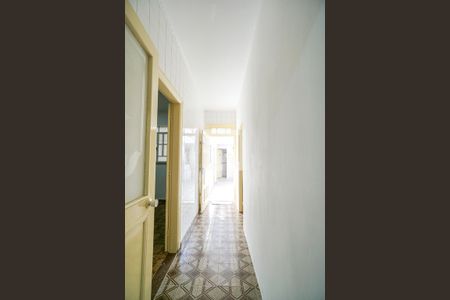 Casa para alugar com 210m², 8 quartos e 3 vagasCorredor térreo