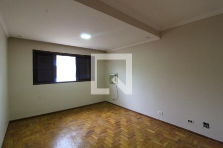 Casa à venda com 159m², 3 quartos e 2 vagasSuíte