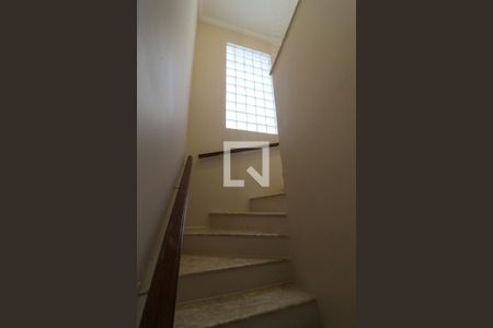 Casa à venda com 159m², 3 quartos e 2 vagasEscada