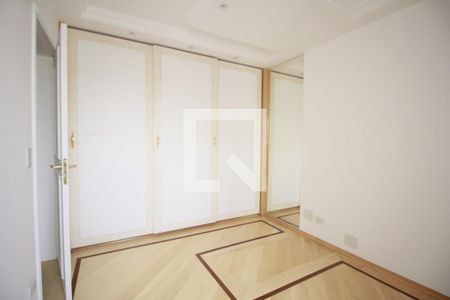 Apartamento à venda com 222m², 4 quartos e 3 vagasQuarto 2