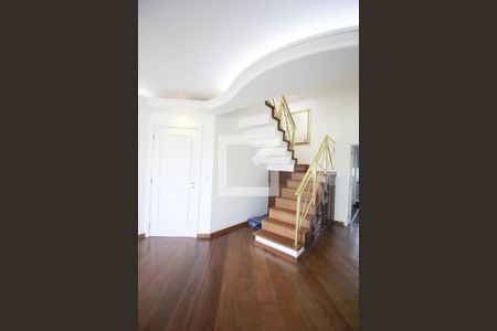 Apartamento à venda com 222m², 4 quartos e 3 vagasEscada