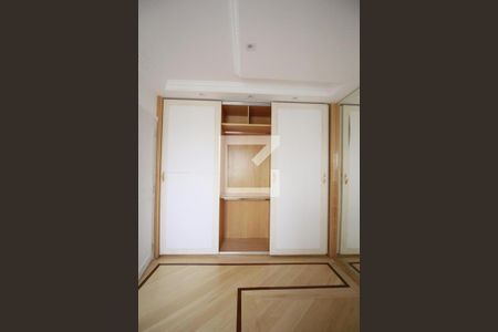 Apartamento à venda com 222m², 4 quartos e 3 vagasQuarto 2