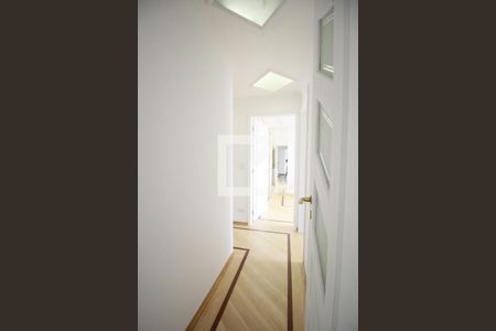 Apartamento à venda com 222m², 4 quartos e 3 vagasCorredor Quartos piso inferior