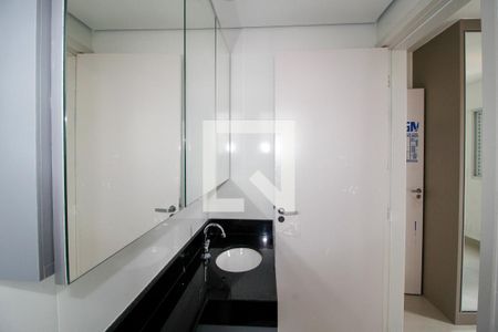 Banheiro do Quarto 1 de apartamento para alugar com 3 quartos, 70m² em Ipiranga, Belo Horizonte