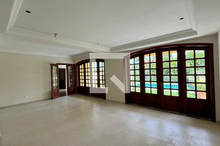 Casa de condomínio à venda com 630m², 4 quartos e 2 vagasSala