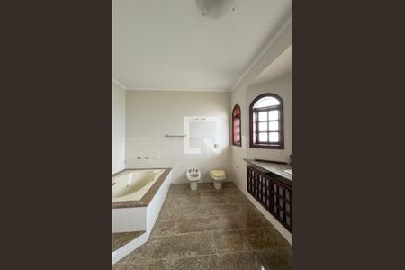 Casa de condomínio à venda com 630m², 4 quartos e 2 vagasBanheiro da Suíte 1